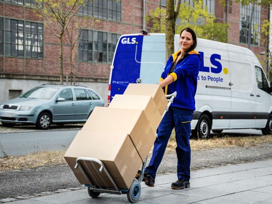 Dodávka GLS Parcels dodávka na své trase