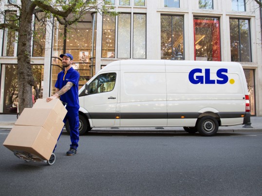 GLS truck arriving to a depot